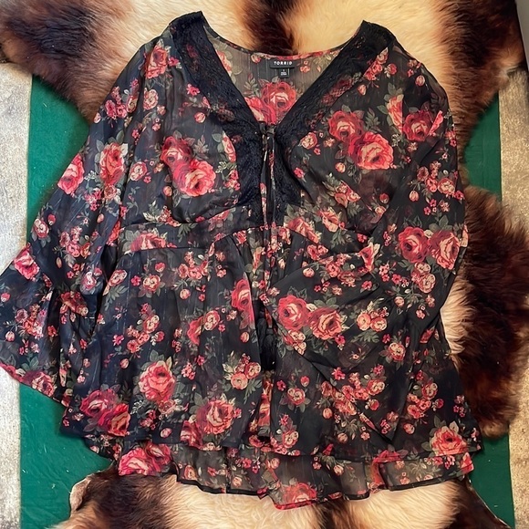 Torrid Black and Red Floral Sheer‎ Long Sleeve - Picture 1 of 7